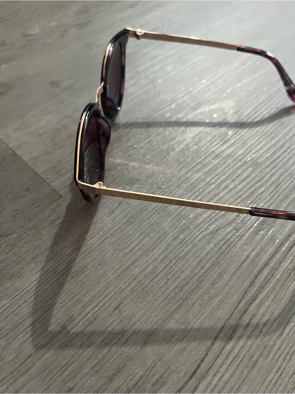 Men's Round Sunglasses with Purple Lenses and Gold Frame